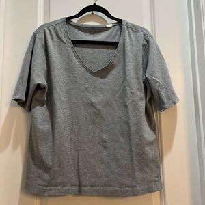 Chico's Women's Pullover Top Tee Shirt Short Sleeves VNeck Size 3 Gray